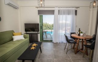 Συγκρότημα ενοικιαζόμενων διώροφων ανεξάρτητων κατοικιών στην ΛΕΥΚΑΔΑ